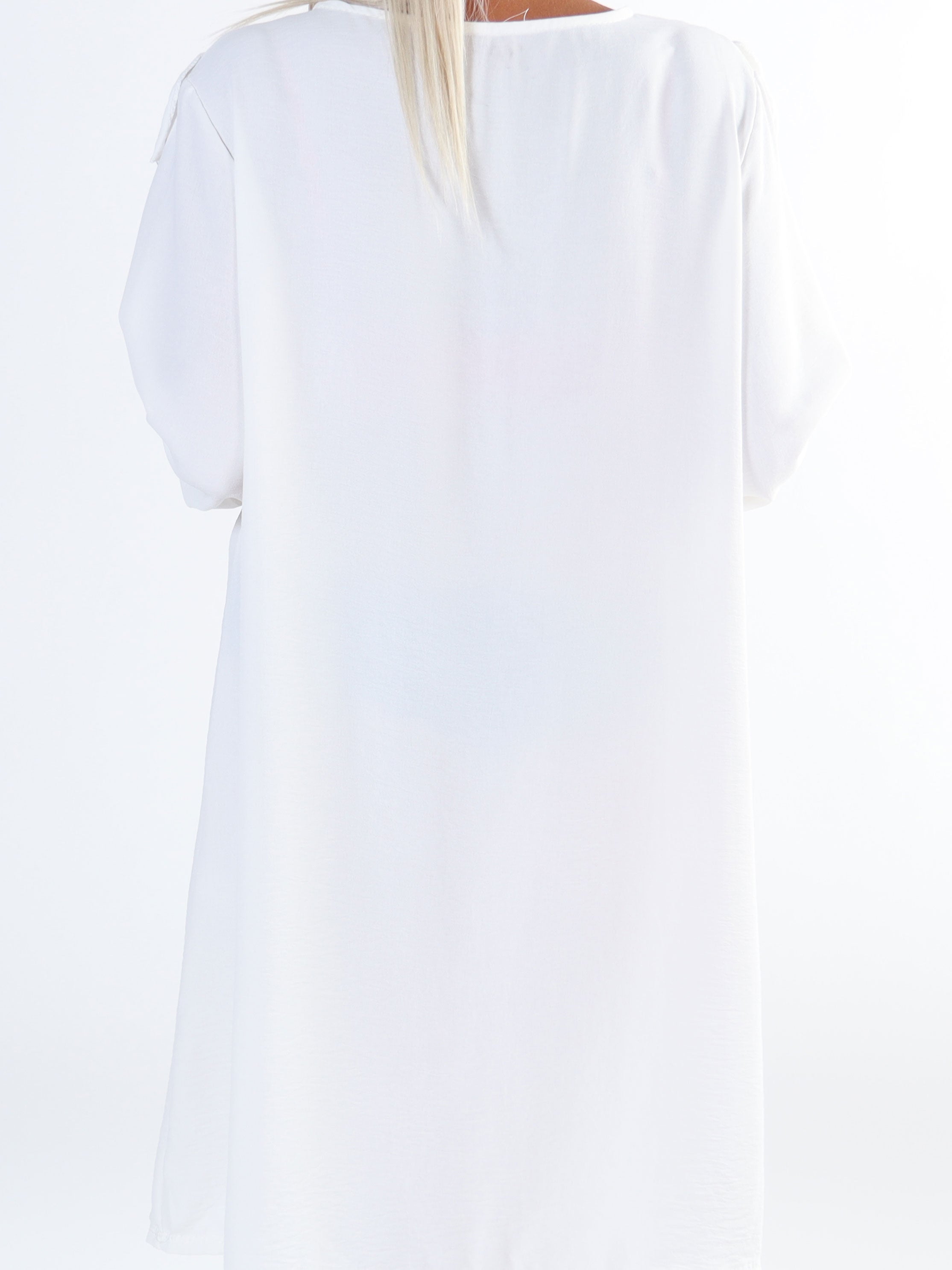 Nicola Dress - Söt plus size klänning med volanger och knappar